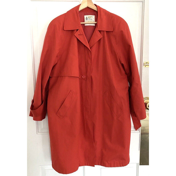 London Fog Jackets & Blazers - London Fog - Women's red trench coat , belt, pockets, size 8 Regular